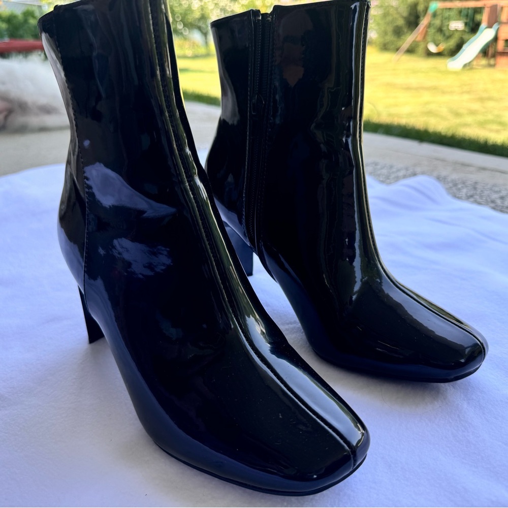 Black heel boots
